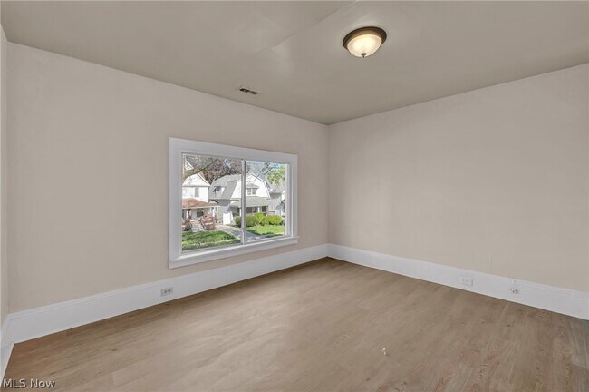 Building Photo - 2049 W 85th St