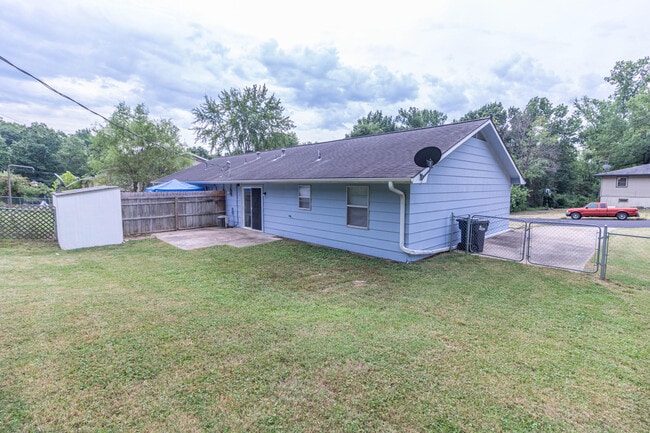 Building Photo - 1715 Stanford Dr