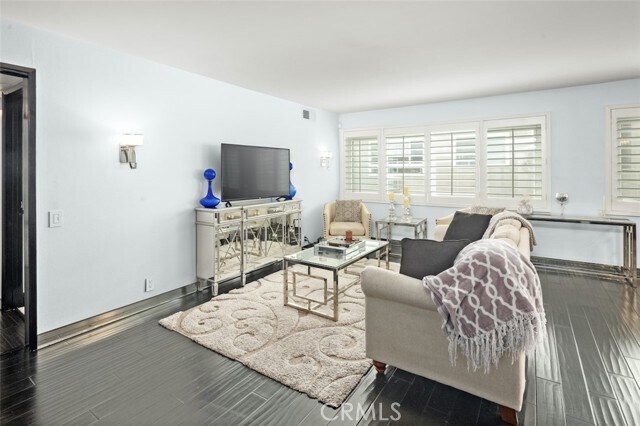 Building Photo - 1121 N Olive Dr