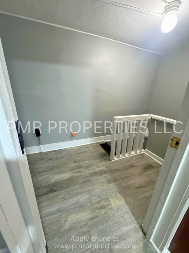 Building Photo - 2 Bedrooms/1 Bathroom House