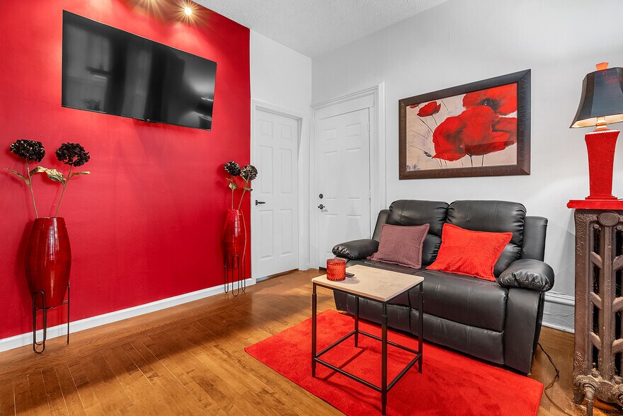 Building Photo - 139 Center St