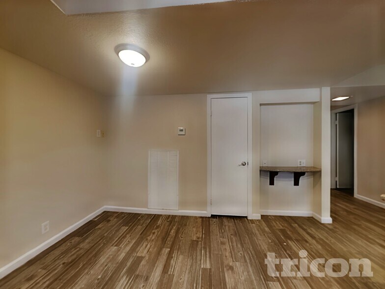 Building Photo - 3746 Terrace Dr