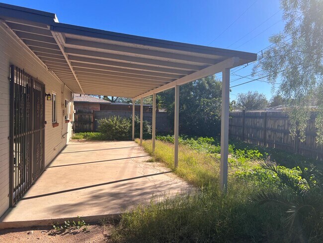 Building Photo - 6334 E Calle Luna