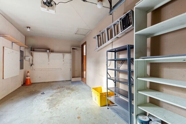 Building Photo - 6409 SE Belmont St