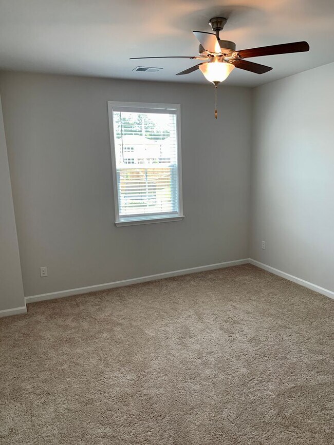 Building Photo - 600 Cunninghame Ct