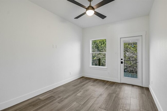 Building Photo - 122 Shady Bluff Dr