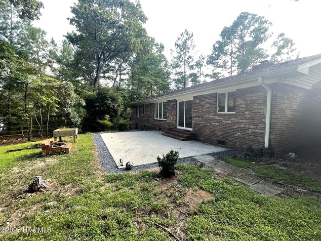 Building Photo - 10 Salem Ln