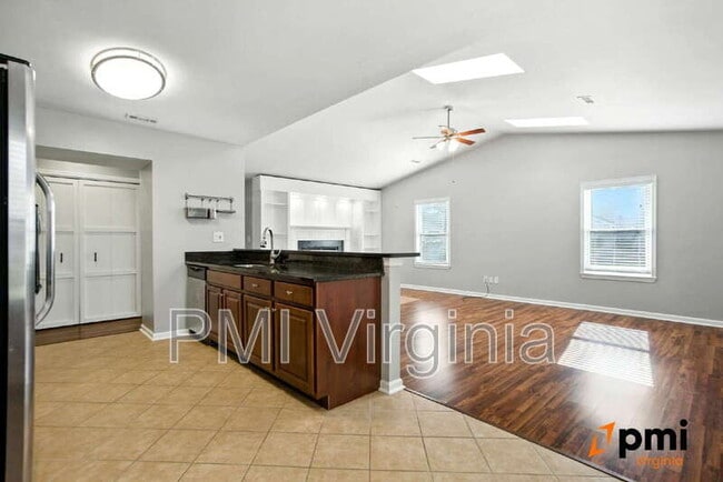 Building Photo - 4052 Peridot Dr