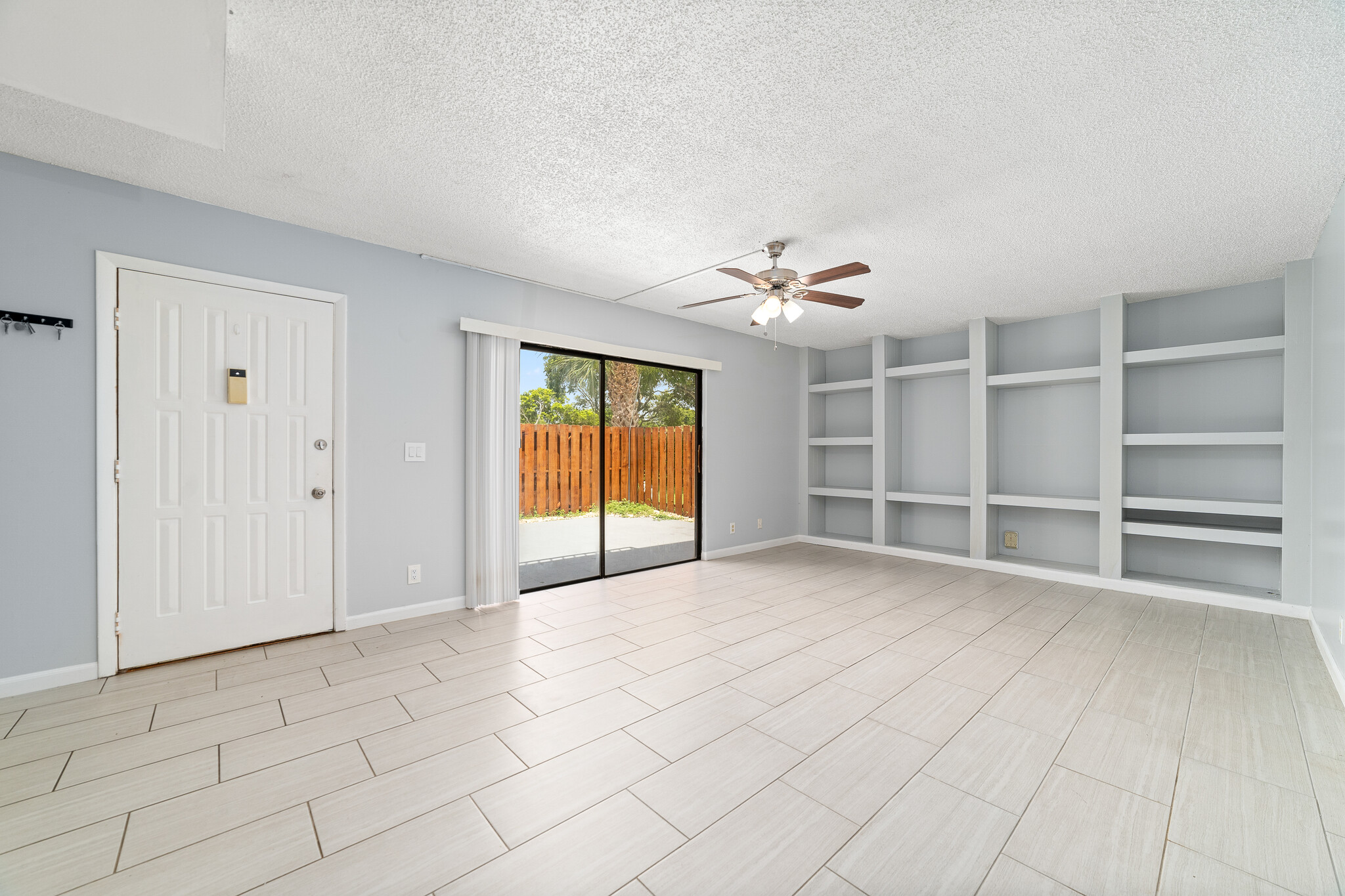 Building Photo - 3425 San Bernadino Dr