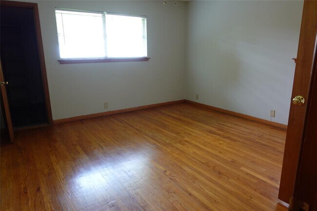 Building Photo - 918 Lehman St