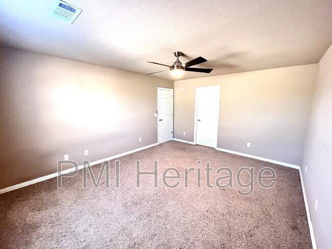 Building Photo - 3200 SW Windrift Ave