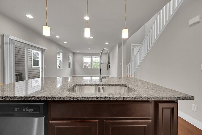 Building Photo - $2,850.00 - 3 Bedrooms, 2.5 Bathrooms, Sin...