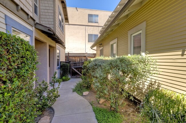 Building Photo - 4052 Albatross St