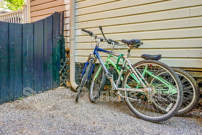 Building Photo - 6 Wentworth St