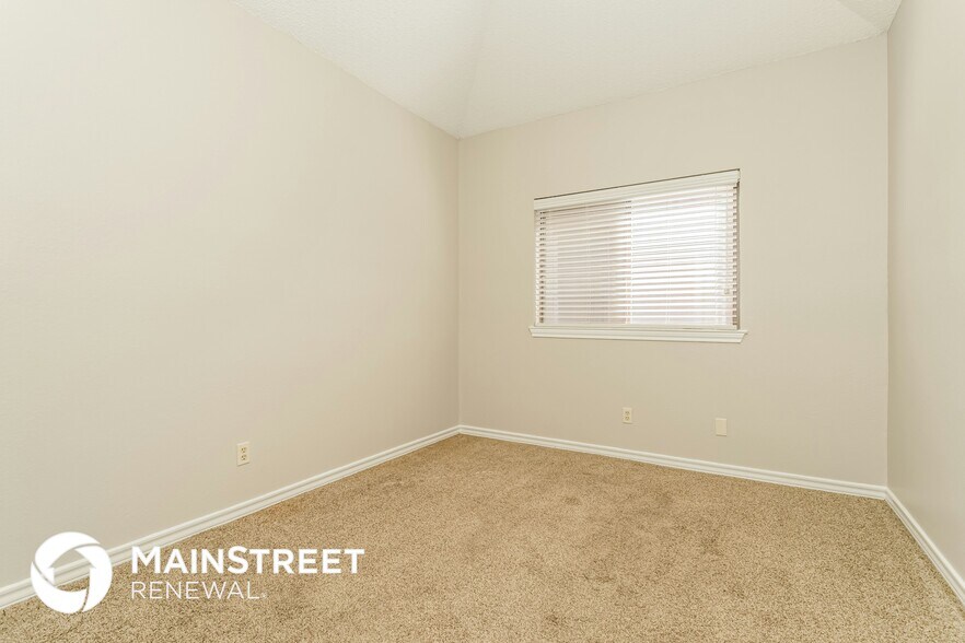 Building Photo - 919 Walters Dr