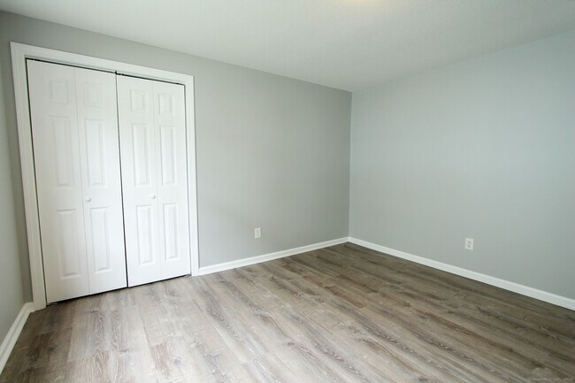 Building Photo - 17 Pinehurst Ave