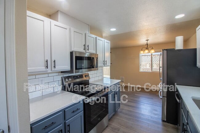 Building Photo - 2827 SW Pumice Ave