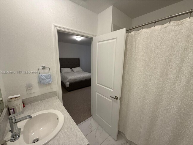 Building Photo - 412 NW 12th Pl