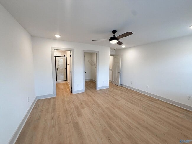 Building Photo - 18 Whispering Oak Dr SW