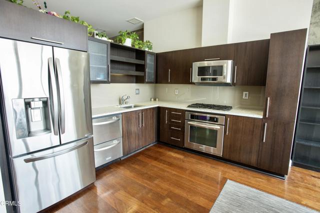 Building Photo - 1100 S Hope St