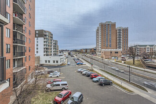 Building Photo - 6500 Woodlake Dr