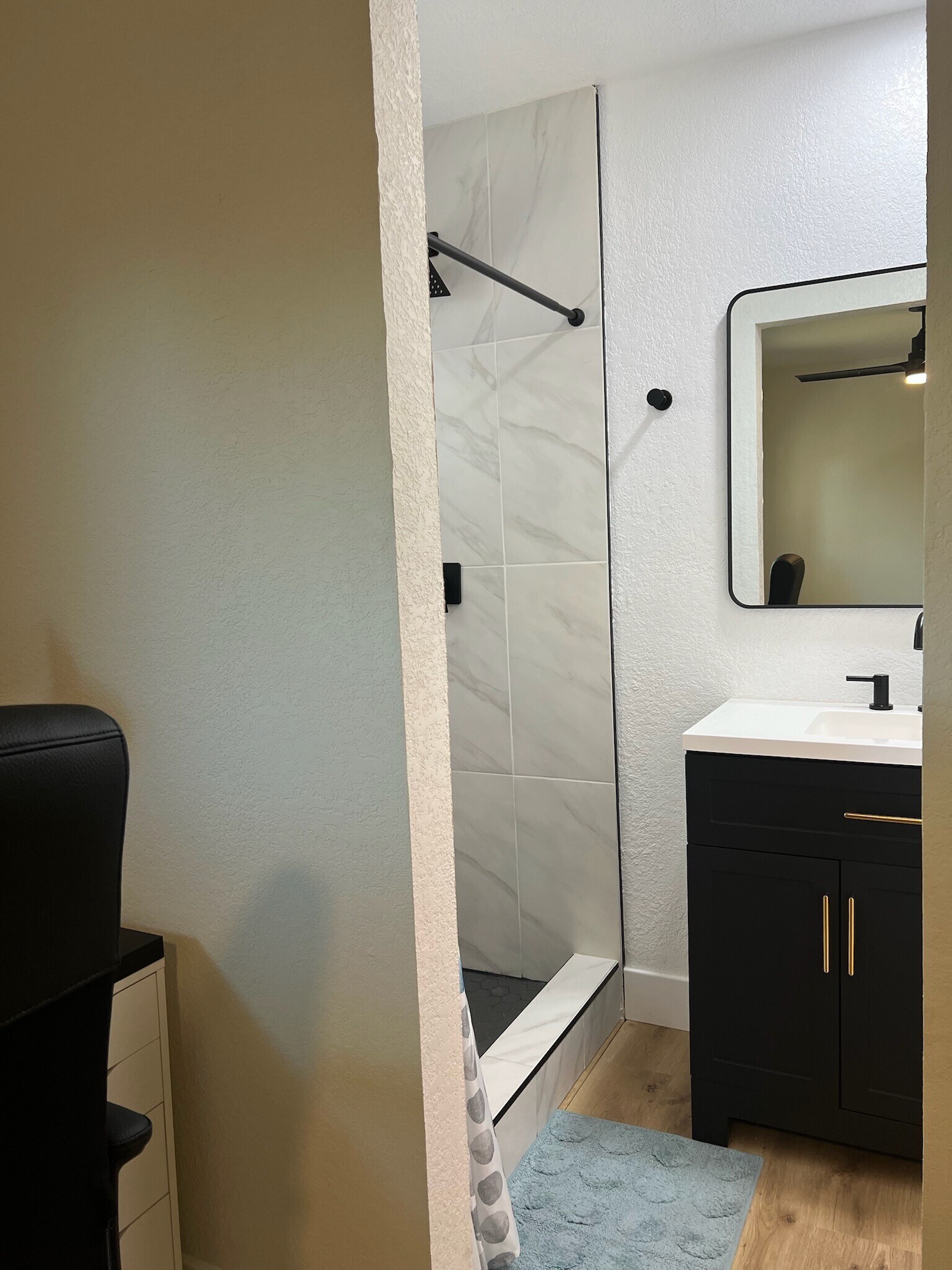 Private Bathroom - 1368 W 14th St