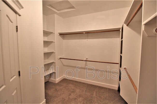 Building Photo - 85 S Linder Rd