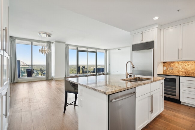 Building Photo - 3344 Peachtree Rd