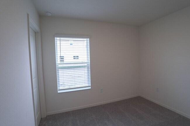 Building Photo - 2950 Lavanda Dr