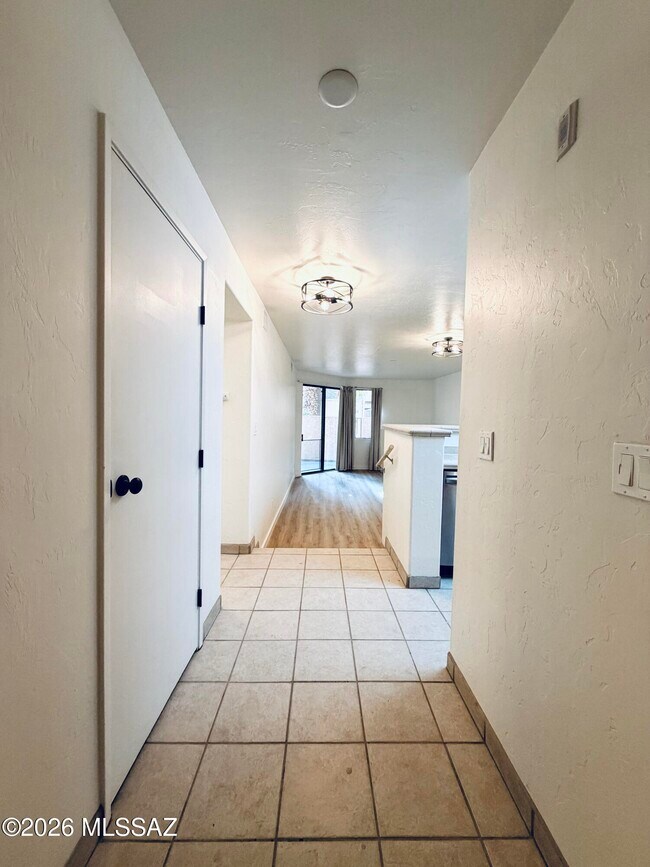Building Photo - 5675 N Camino Esplendora