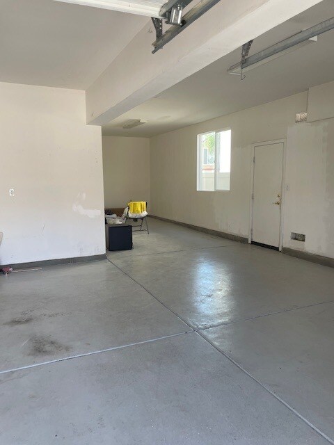 Building Photo - 45703 Honeysuckle Ct