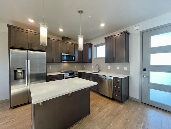 Building Photo - Fantastic 2 Bed 1 Bath - N. Portland - Arb...