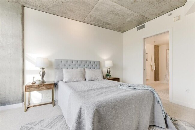 Building Photo - 1926 W Burnside St