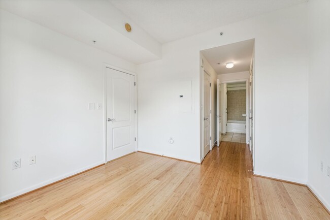 Building Photo - One Month Free for Lease Start by 1/31! Av...