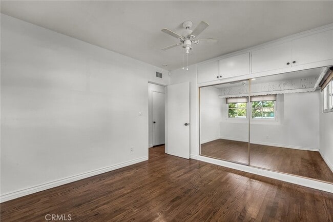 Building Photo - 6139 Tampa Ave