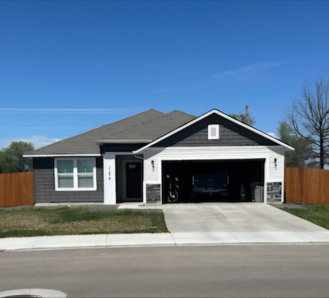 Primary Photo - "Charming 3-Bed, 2-Bath Home with 1,690 Sq...