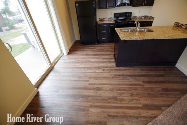 Building Photo - Beautiful 3 bed Townhome! Move In Ready!