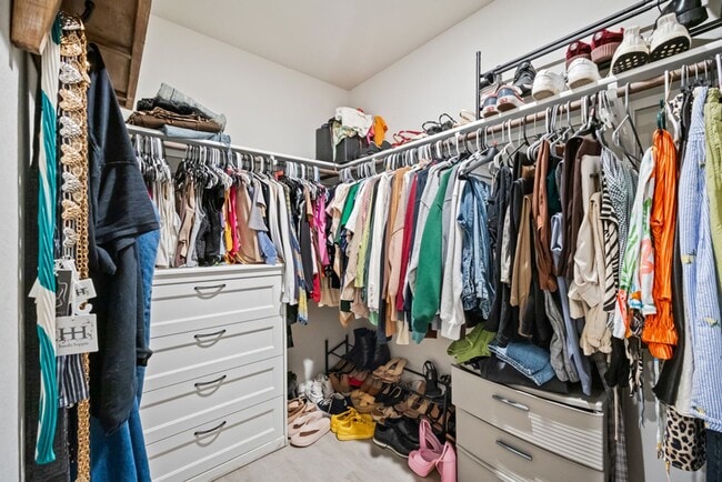 Building Photo - 5706 Elm Valley Dr