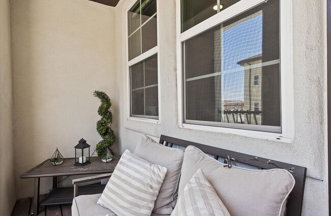 Building Photo - 328 Vin Almoradi Ct