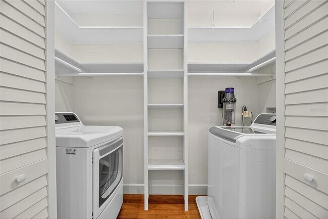 Building Photo - 3003 W Harbor View Ave