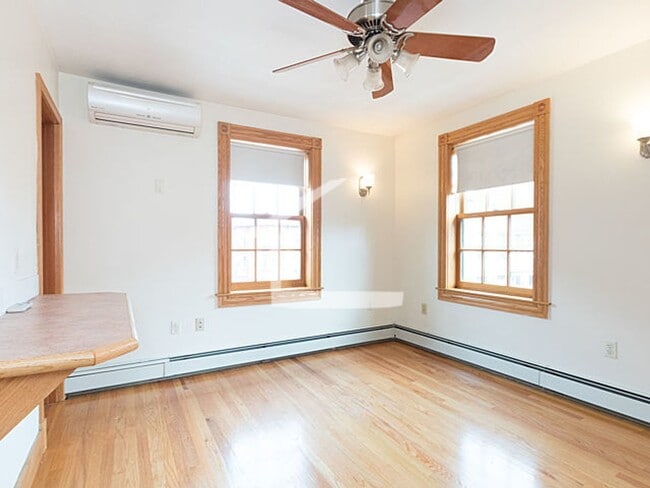 Building Photo - Nicely updated 1 bed for September!