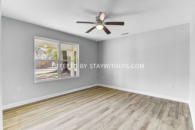 Building Photo - 2927 Beechmont St