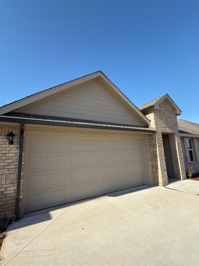 Building Photo - 2924 Firefly Dr