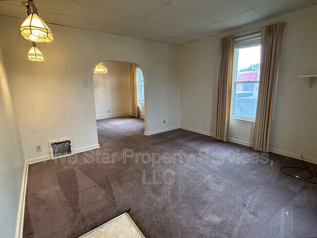 Building Photo - 908 E Reservoir St