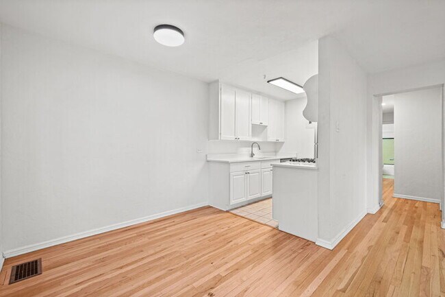 Building Photo - 525 Jackson St