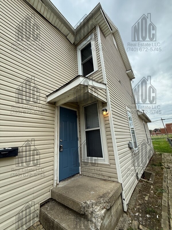 Building Photo - 160 1/2-160 1/2 Lake St