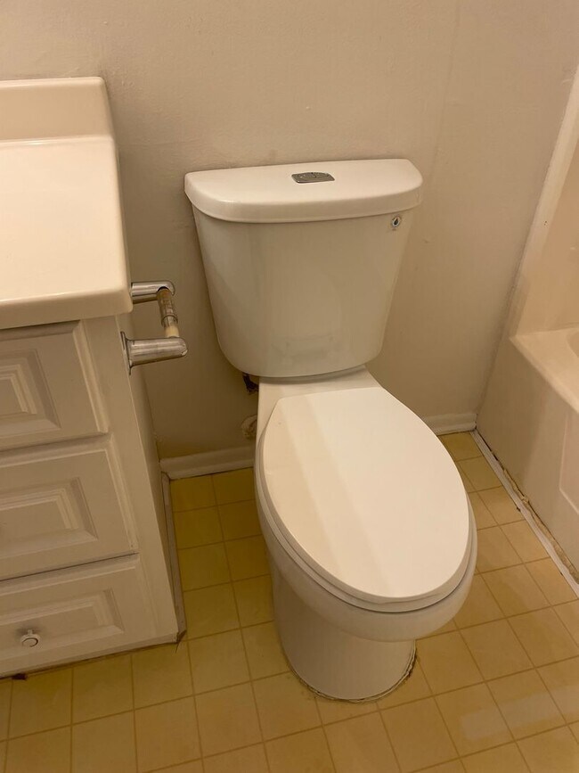 Building Photo - Modern 2-Bed, 1-Bath Oasis with Central Air and Gourmet Kitchen