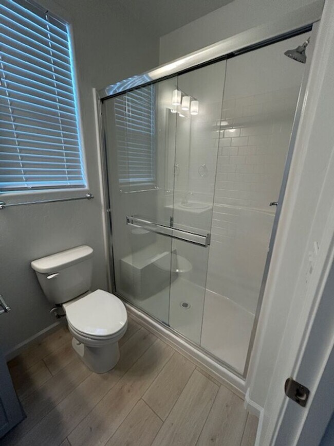 Building Photo - Brand new 4 bedroom 3 bathroom with solar in NW Visalia!!