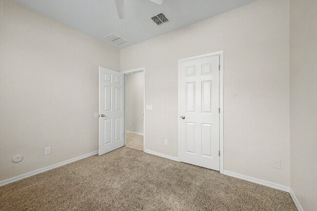 Building Photo - Glendale Home