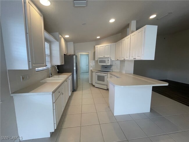 Building Photo - 4824 Lasqueti Way